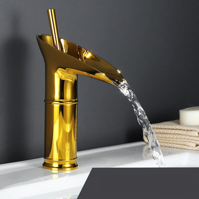 RetroStream – Vintage Style Waterfall Bathroom Faucet for a Nostalgic Touch