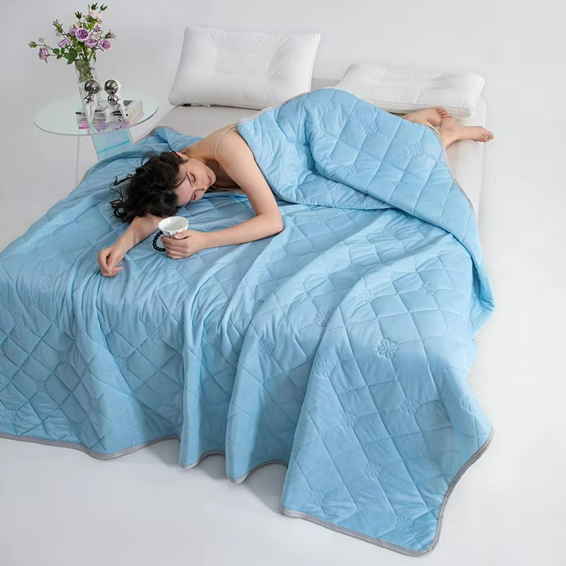 Breathable Cool Duvet Lightweight Comforter for Summer Use