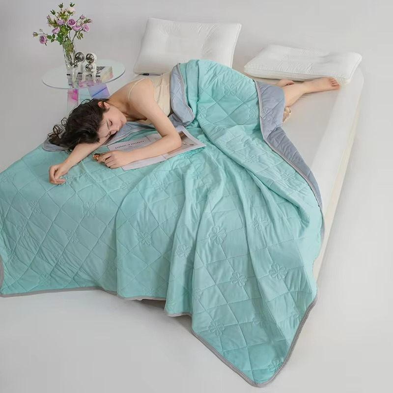 Breathable Cool Duvet Lightweight Comforter for Summer Use