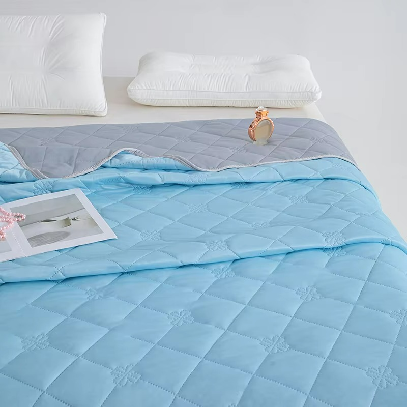 Breathable Cool Duvet Lightweight Comforter for Summer Use