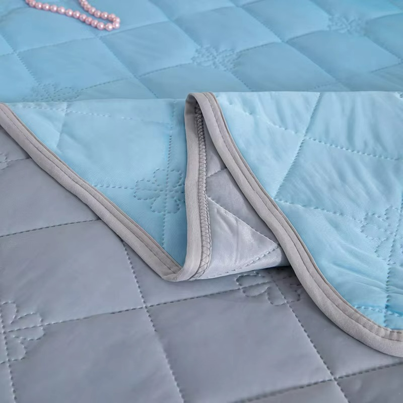 Breathable Cool Duvet Lightweight Comforter for Summer Use
