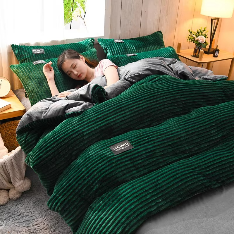 Velvet Fleece Blanket – Soft, Warm, and Stylish Bedding in Multiple Colors and Sizes