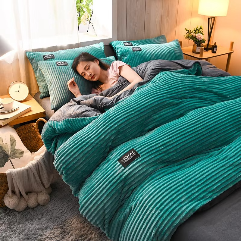 Velvet Fleece Blanket – Soft, Warm, and Stylish Bedding in Multiple Colors and Sizes
