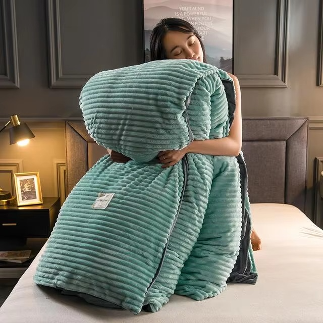 Velvet Fleece Blanket – Soft, Warm, and Stylish Bedding in Multiple Colors and Sizes
