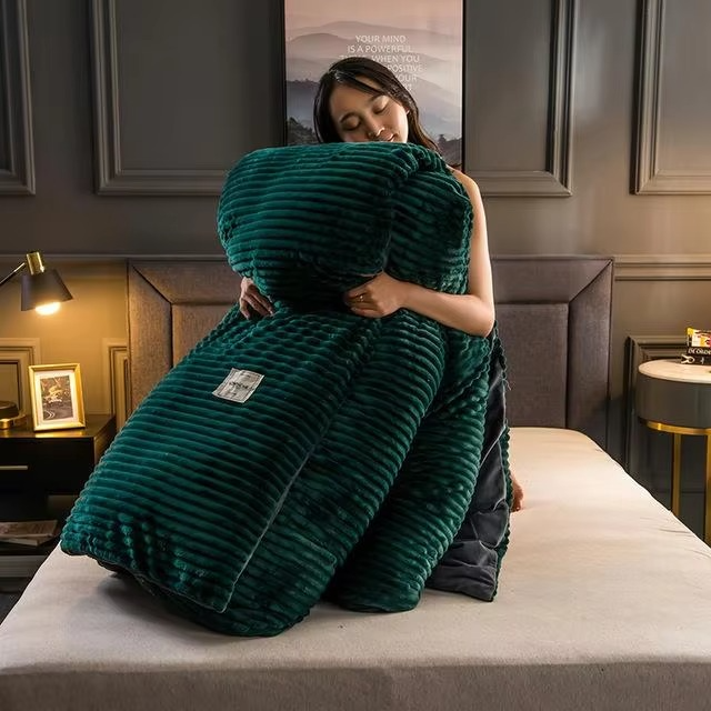 Velvet Fleece Blanket – Soft, Warm, and Stylish Bedding in Multiple Colors and Sizes