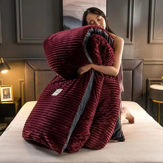 Velvet Fleece Blanket – Soft, Warm, and Stylish Bedding in Multiple Colors and Sizes