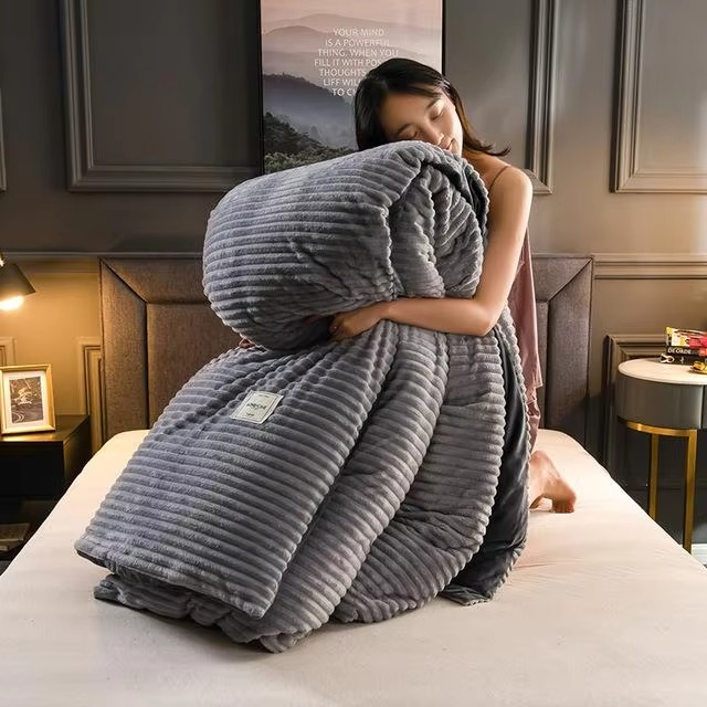 Velvet Fleece Blanket – Soft, Warm, and Stylish Bedding in Multiple Colors and Sizes