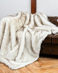 VelvetGlo – Chic Faux Fur Blanket with a Sumptuous Feel