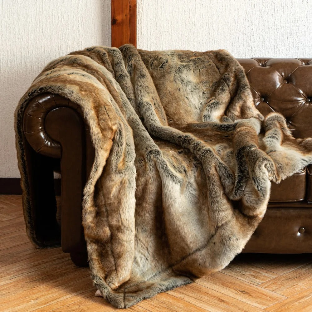 VelvetGlo – Chic Faux Fur Blanket with a Sumptuous Feel