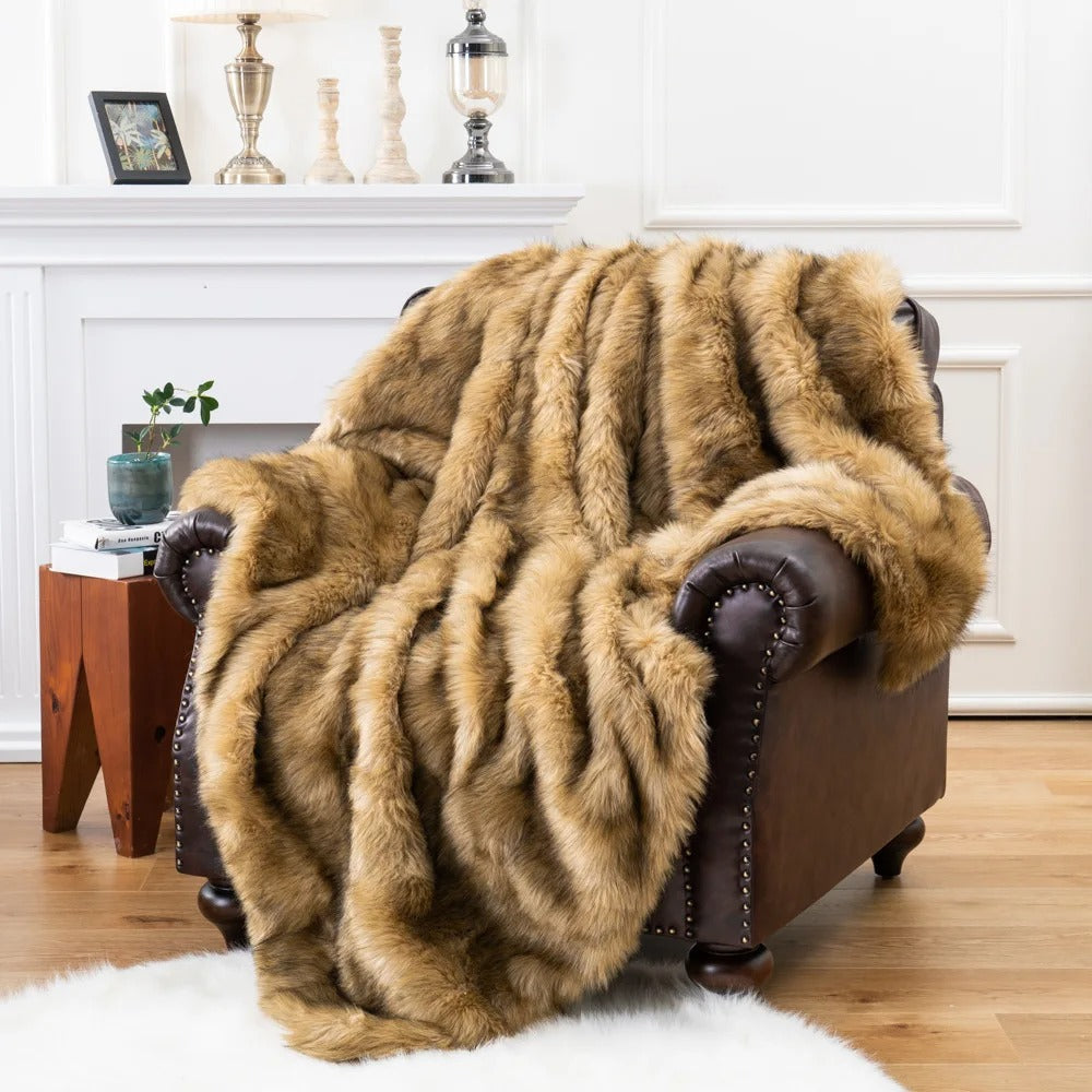 VelvetGlo – Chic Faux Fur Blanket with a Sumptuous Feel