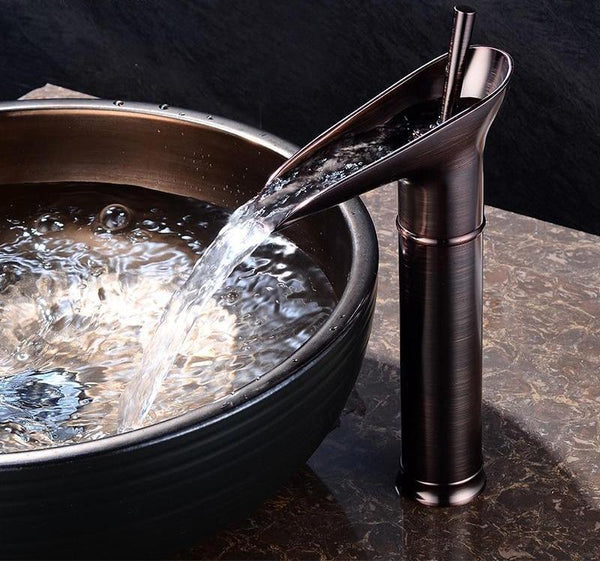 RetroStream – Vintage Style Waterfall Bathroom Faucet for a Nostalgic Touch