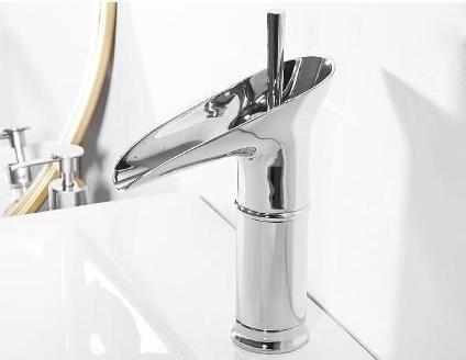 RetroStream – Vintage Style Waterfall Bathroom Faucet for a Nostalgic Touch