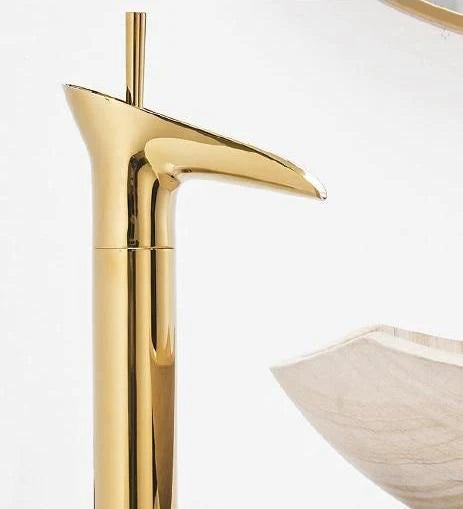 RetroStream – Vintage Style Waterfall Bathroom Faucet for a Nostalgic Touch